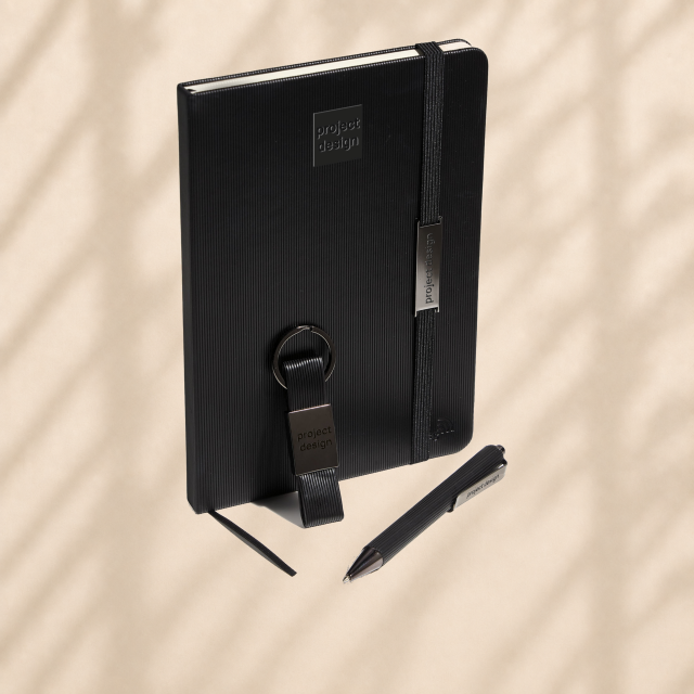 Conjunto A5 preto com NFC, esferográfica e porta-chaves